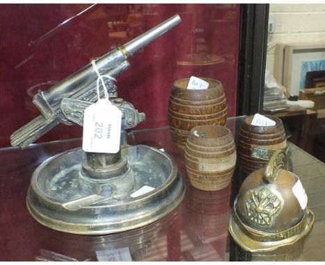 An unusual 20th century table cigarette lighter with ashtray, formed as an anti-aircraft gun, on circular base, 15cm diameter