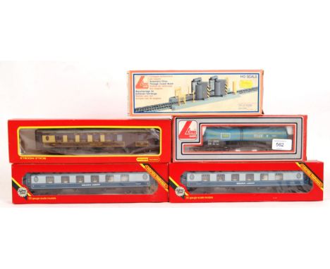 A collection of 5x boxed 00 gauge railway trainset boxed rolling stock items. Comprising of: Hornby R230 Pullman Golden Arrow