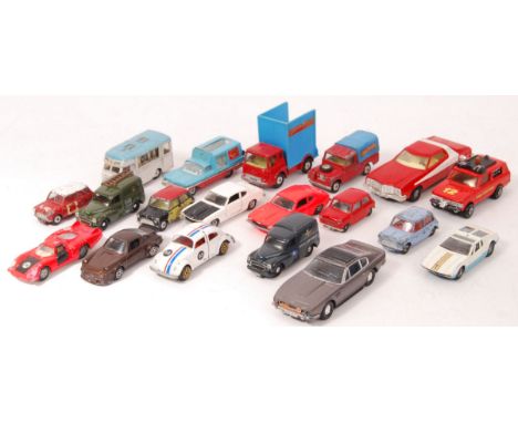 A collection of assorted loose diecast to include 3x vintage Corgi Chipperfields Circus models, Starksy & Hutch Gran Torino, 