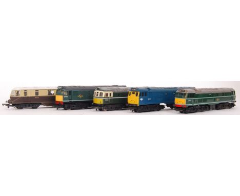 A collection of 5x assorted vintage 00 gauge railway trainset locomotives. Comprising of; Lima D6506, Triang Hornby D5572, Ho