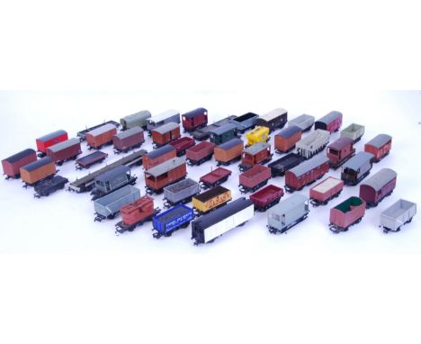 A large collection of assorted 00 gauge model railway trainset rolling stock / wagons. Including Hornby, Lima, Hornby Dublo, 