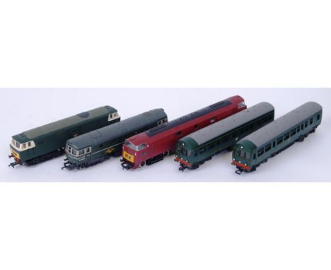 A collection of 4x 00 gauge railway trainset locomotives (and one dummy), comprising of: Triang Hornby R157 79079 & M7962 (du