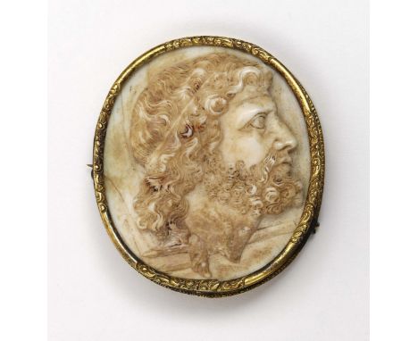   Gemme mit Profilansicht von Neptun mit Dreizack  Gemme mit Profilansicht von Neptun mit Dreizack  Goldfassung um 1860. Gemm