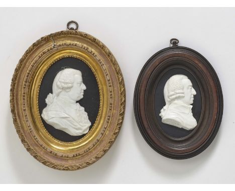   Zwei Porträtmedaillons Adam Smith bzw. eines unbekannten Adeligen  Zwei Porträtmedaillons Adam Smith bzw. eines unbekannten