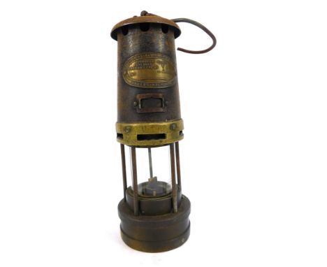 An E Thomas &amp; William of Aberdale miners lamp, Schedule B, No 1, with swing handle, 25cm high.