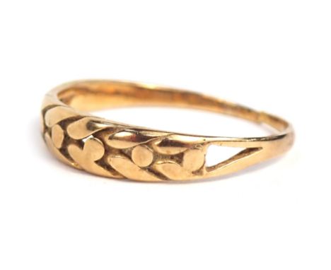 A 9ct gold dress ring, of cross weave design, with V splayed shoulders, cut, 1.7g. 