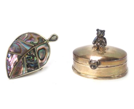 An Elizabeth II silver tooth fairy box, of oval form, surmounted by figure of a teddy bear, with a bear head clasp, the hinge