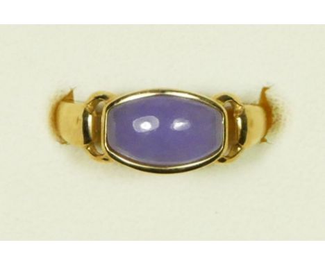 A 9ct gold and lavender jade panel ring, 10 x 7mm, J, 1.9gm 