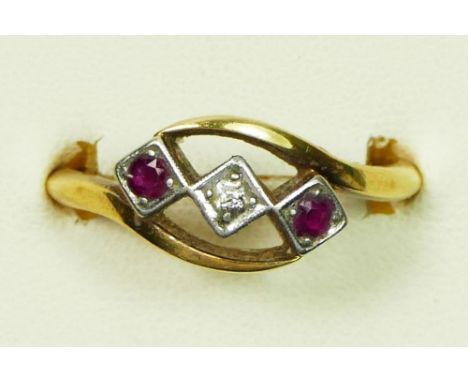 An Art Deco 18ct gold and plat, diamond and ruby three stone ring, U, 4.6gm 