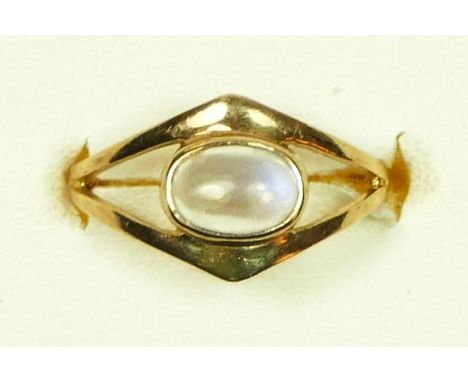 A 9ct gold Art Nouveau style moonstone dress ring, K, 1.3gm 