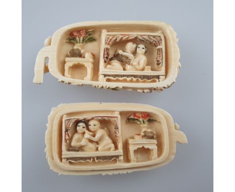 Kleines Shunga-Okimono/ Netsuke? - Elfenbein, teils farbig staffiert, in Form einer aus zwei Hälften zusammengesetzten Kürbis