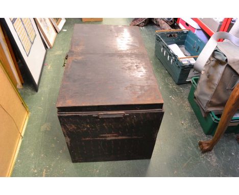 Early 20thC metal steamer trunk with liner