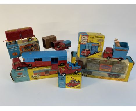 A tray of assorted Corgi 'Chipperfields Circus' die cast models, including a Menagerie Scammell Handyman MK.3 Tractor Unit an