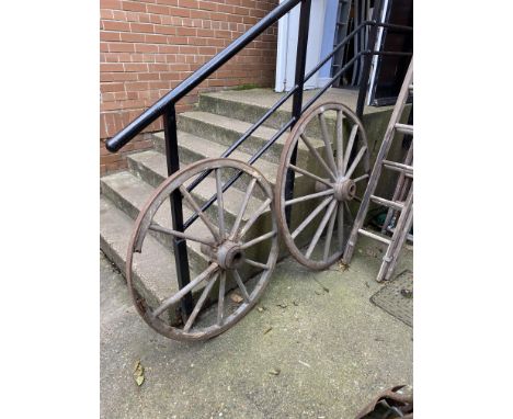 Two vintage cartwheels, the largest with a diameter of 110cm