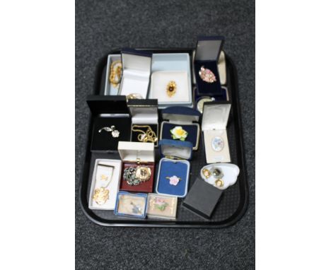 A tray of assorted boxed costume jewellery, Chronometer pocket watch, Freemasons badge, Aynsley brooch etc 