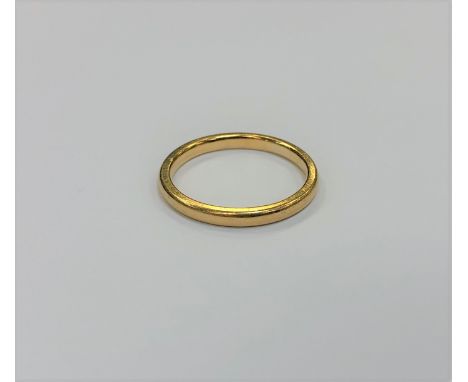 A 22ct gold band ring, size K, 2.9g.