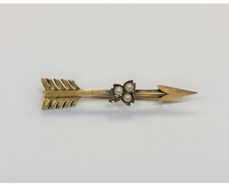 A Victorian 15ct gold seed pearl set arrow brooch, length 56mm.  CONDITION REPORT: 4.5g. 