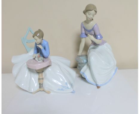 Two Nao figures (a/f)