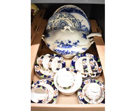 A small selection of blue and white ware including a Royal Doulton Delft style plate, a Wedgwood Bronte plate depicting The O