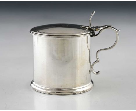 A George III silver drum form mustard pot, the hinged cover with reeded border and pierced thumb-piece, with S scroll handle,