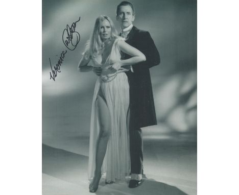 Veronica Carlson signed 10x8 black and white photo. Veronica Carlson (born Veronica Mary Glazier; 18 September 1944 - 27 Febr