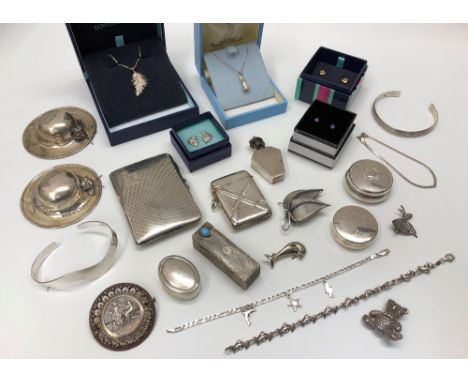 A COLLECTION OF SILVER AND WHITE METAL JEWELLERY to include a silver cigarette case of rectangular engine turned form, a vest