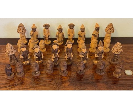 COMPLETE NIGERIAN CARVED 'THORN TREE' CHESS SET, PAWNS APPROX 2cm HIGH