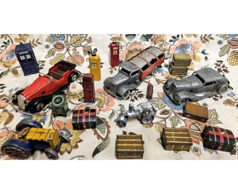 Quantity of Hornby '0' gauge luggage and Minic models
all used unchecked