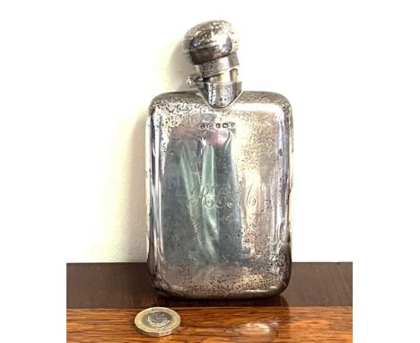 SILVER CONCAVE FORM SPIRIT FLASK, BIRMINGHAM, 1928, WEIGHT APPROX 140g