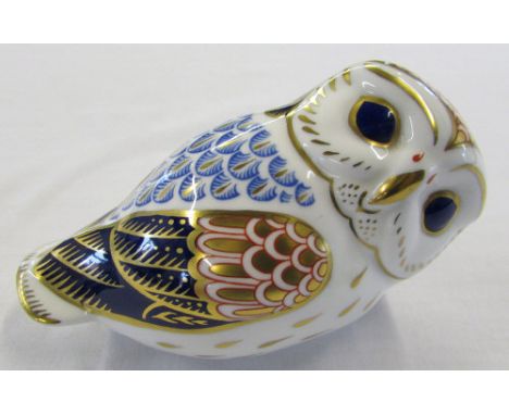 Royal Crown Derby paperweight of an owl with fixed white ceramic stopper L 13 cm