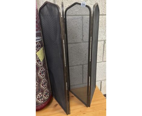 A 4-Leaf metal fire screen