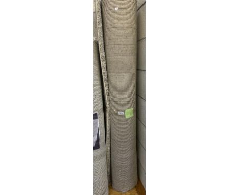 A white / light grey rug 92 x 63"