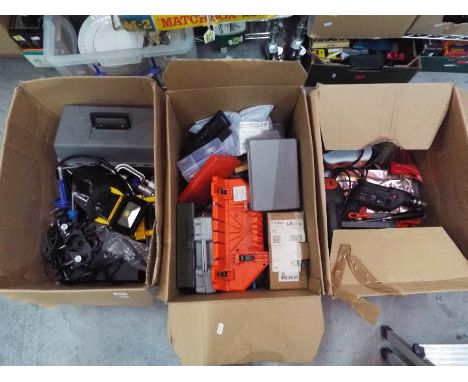 Lot to include a Yihua 968DA+ Soldering rework station, a Dremel plunge router attachment, multitool, and similar. Mixed tool