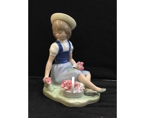 A Lladro figure 'Girl with Wild Flowers', No 1287