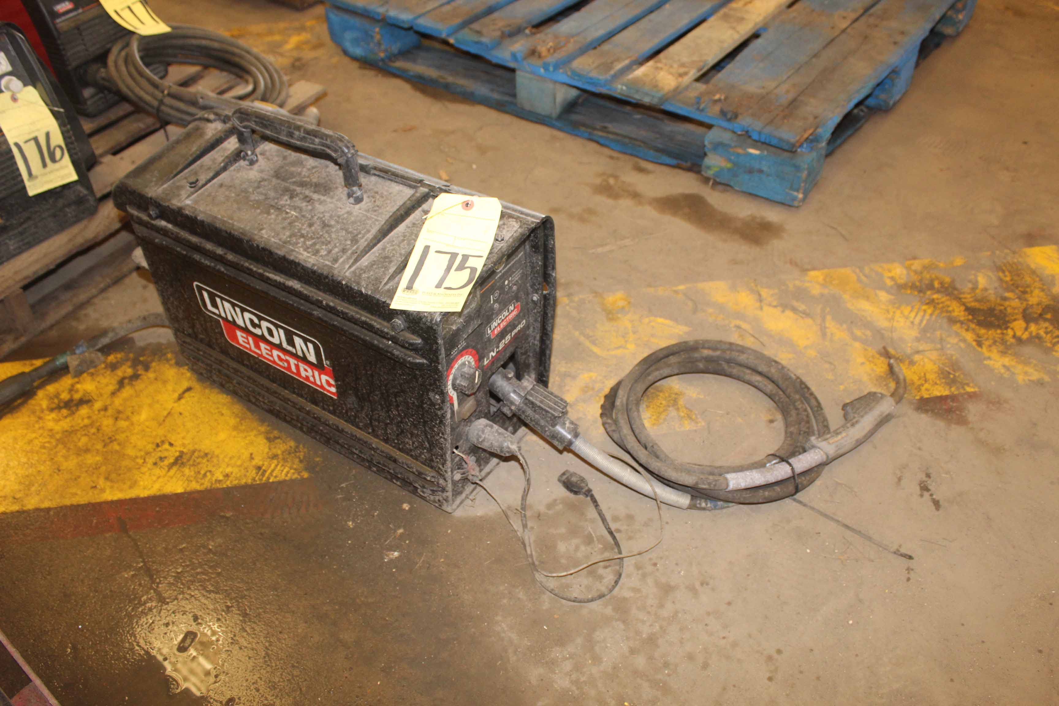 SUITCASE WELDER, LINCOLN ELECTRIC MDL. LN25, S/N N.A.