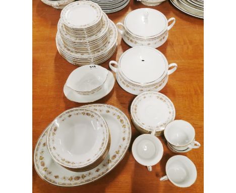 An extensive Noritake Selina pattern tea and dinner service.