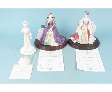 A Royal Worcester porcelain figurine 'Queen Victoria' limited edition 943/4500 with certificate, 22cm tall, a Royal Worcester