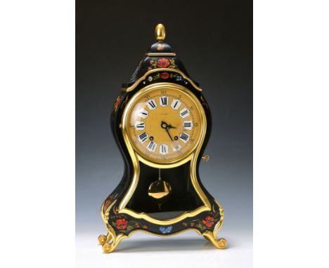Neuenburger Pendule mit Wandkonsole, Zenith, Dreiviertelstundenschlag, Schweiz um 1960,  im Stil der Summiswälder, ebonisiert