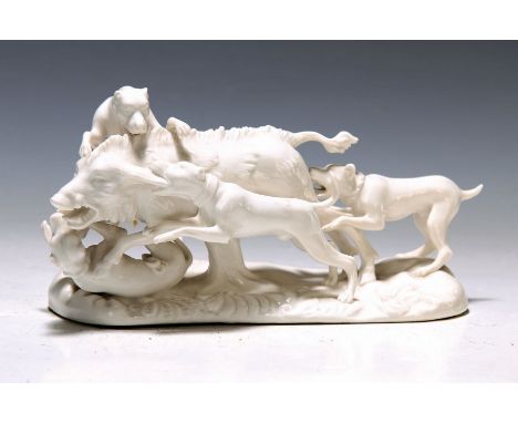 Paar Porzellanskulpturen, Nymphenburg, um 1860/80,  zwei Jagdhunde fallen ein Rind an bzw. Sauhatz: drei Jagdhunde greifen ei