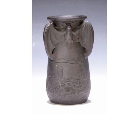 Vase von Lauritz Hjörth, 1834 Ronne/Dänemark-1912,  signiert und bez. Bornholm, Keramik matt schwarz glasiert, Form geblasen 