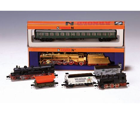 Arnold Eisenbahn Spur N und Fahrzeuge, vergoldete Schlepptenderlok 2703 und Postlok 2049, Waggons: 4469, 3271, 3030, 3043 u. 