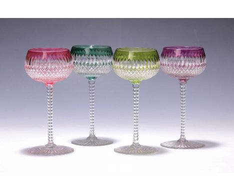 4 Weingläser, Frankreich, um 1900,  farbloses Kristallglas, rosa, violett, hell- und dunkelgrün überfangen, geschnitten und g