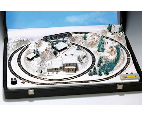 Minitrix-Eisenbahn, Lima, Fleischmann und Roco Spur N und Modellbahnkoffer Noch Winterlandschaft,  Minitrix: Loks Deutsche Re
