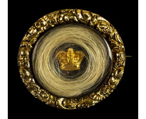 * Hair Jewellery - George III (1738-1820, King of Great Britain &amp; Ireland). Mourning brooch, c.1820, a circular, yellow m