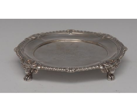Paul Storr - a George III shaped circular salver, gadrooned anthemion and acanthus border, lion paw feet, 17cm diam, London 1