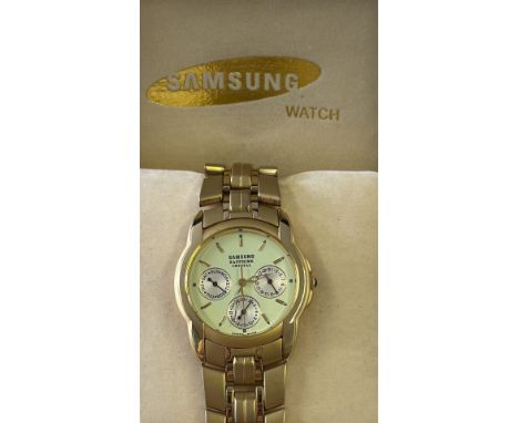 Samsung wristwatch with sapphire crystal requires battery 