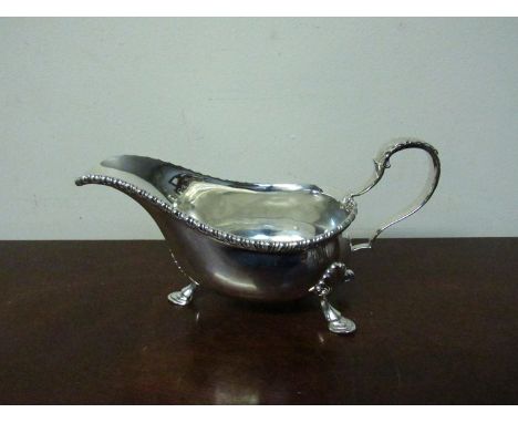 A William Hutton & Sons silver sauce boat, Birmingham 1913, 273g