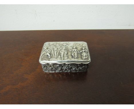 A Continental style snuff box with date mark for London 1903, 6cm long, 41g