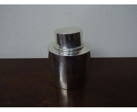 A silver tea caddy, Birmingham 1919, 9cm tall, 107g