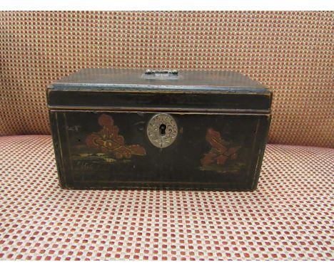 A Georgian lacquered tea caddy of chinoiserie style with hand painted image to lid 17cm long